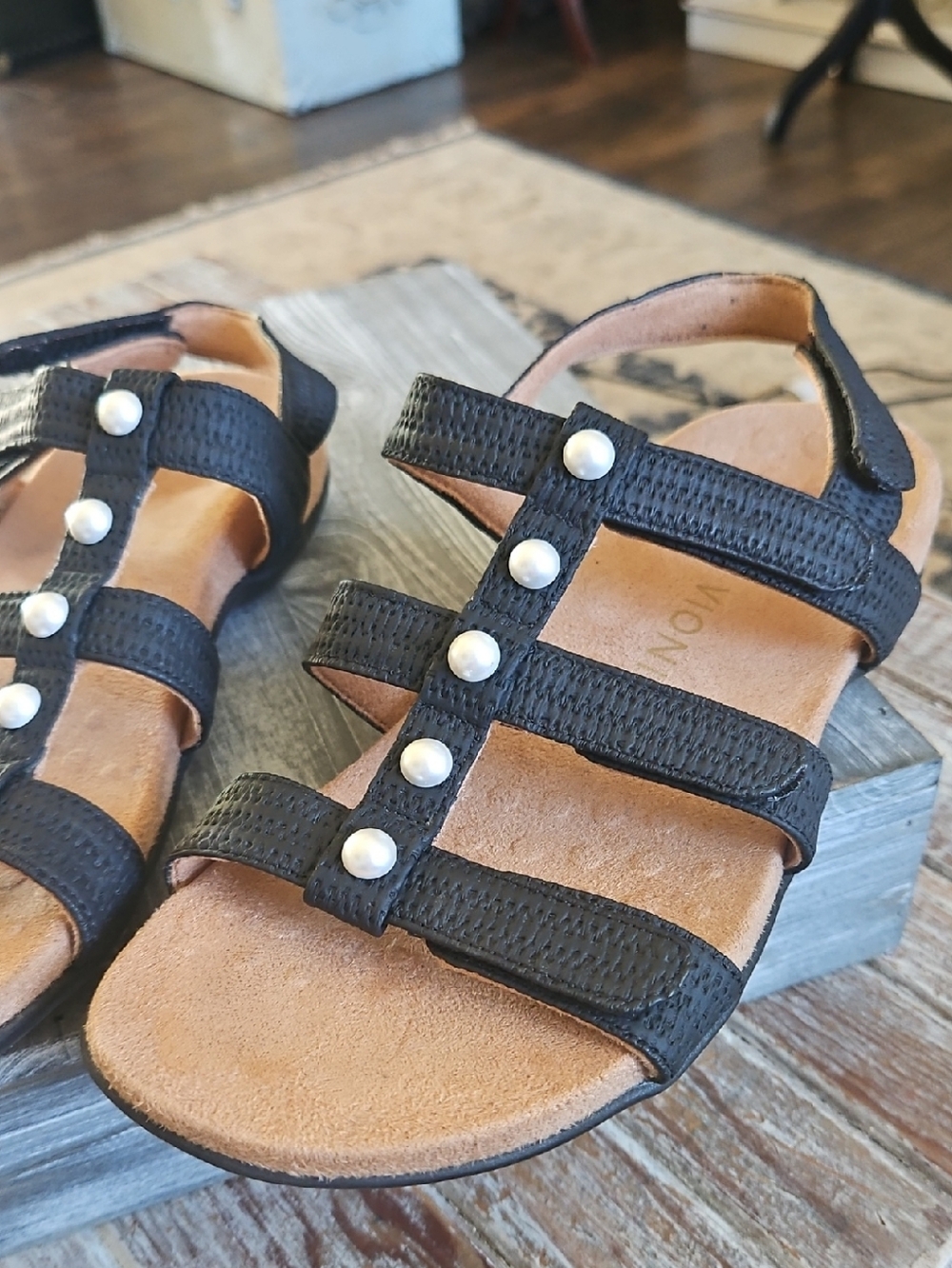 Vionic Black Strappy Sandals with Pearl Accent NWOT